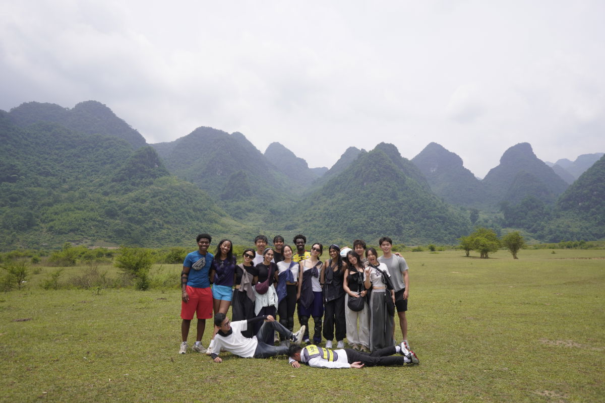 cao bang loop group weather scenery Loop-Tours-guests-in-the-Cao-Bang-highlands