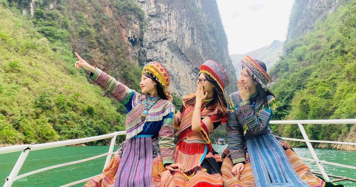 Ethnic-costumes-in-Ha Giang.jpg