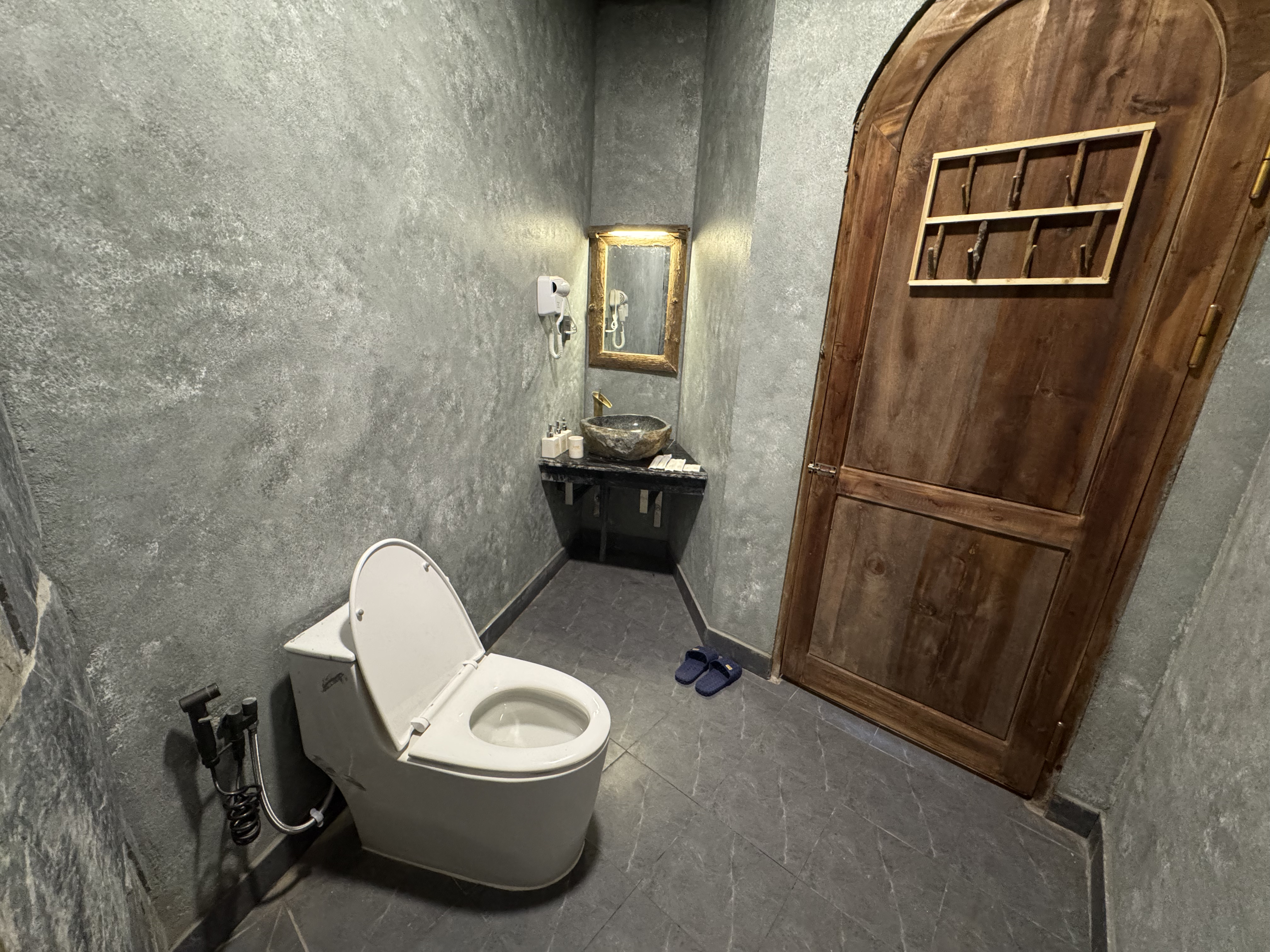 wc-loop-eco-stone-house.jpg