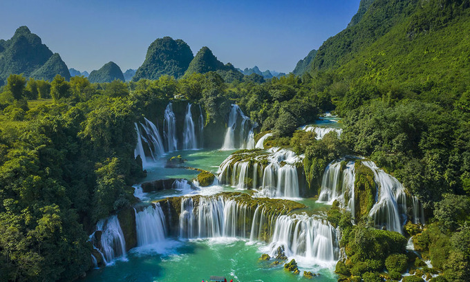 BAN GIOC WATERFALL SCENERY
