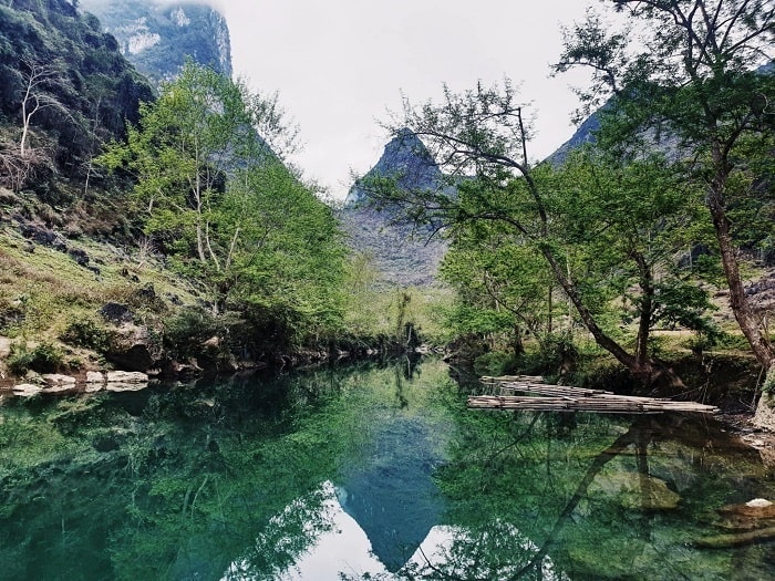 du-lich-suoi-ban-an-ha-giang-min.jpg
